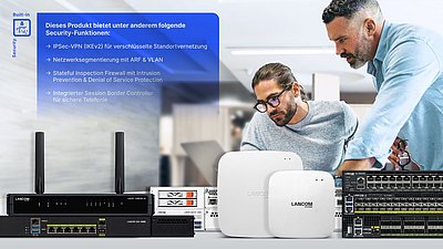 Zwei Männer betrachten Daten auf einem Laptop. Im Vordergrund stehen Produkte aus dem R&S Networks and Cybersecurity Produkt-Portfolio (Router, Unified Firewalls, Access Points und Switches). Links das Icon "Built-in Security" mit einem ausgefahrenen Infotext zu den integrierten Sicherheitsfunktionen.