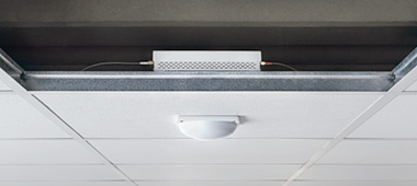 Photo of ceiling mounted R&S®AirLancer IN-Q180+ antenna